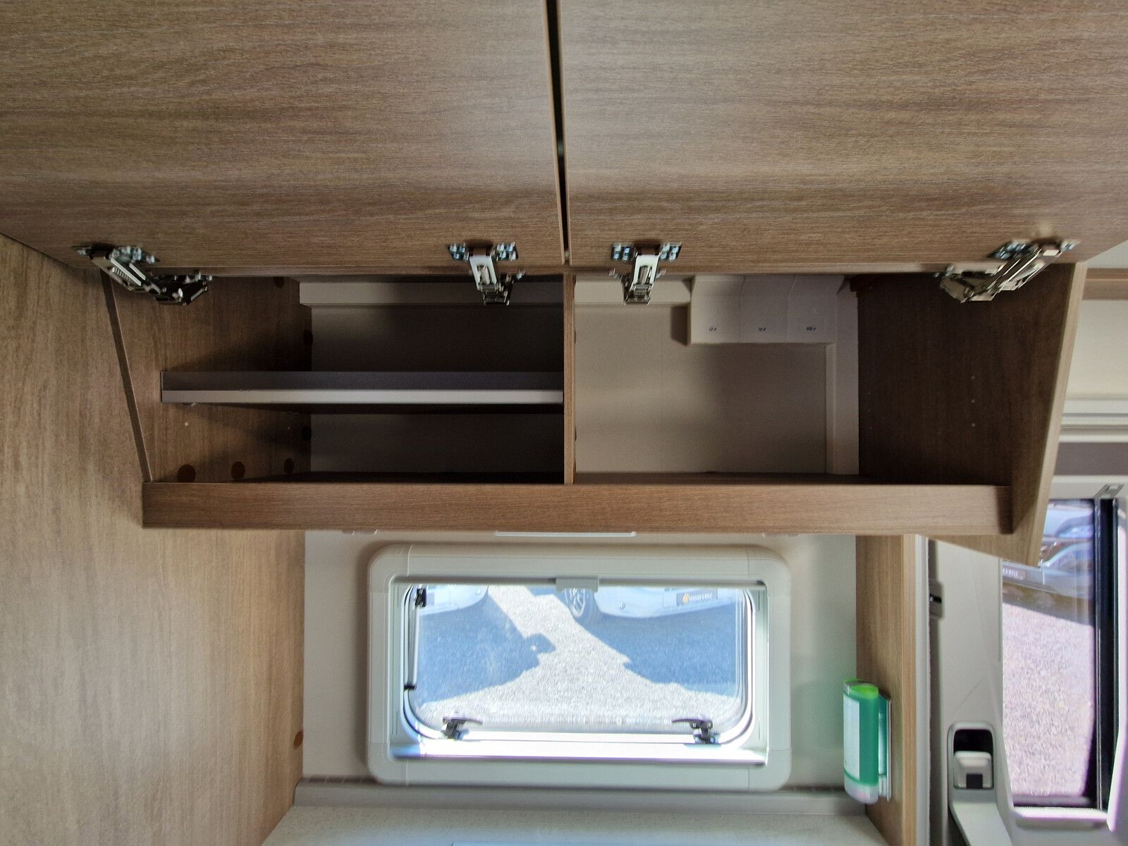 Fahrzeugabbildung Tabbert Senara 550E 2.3 2.000kg, Safety-Pack, Glattbl.