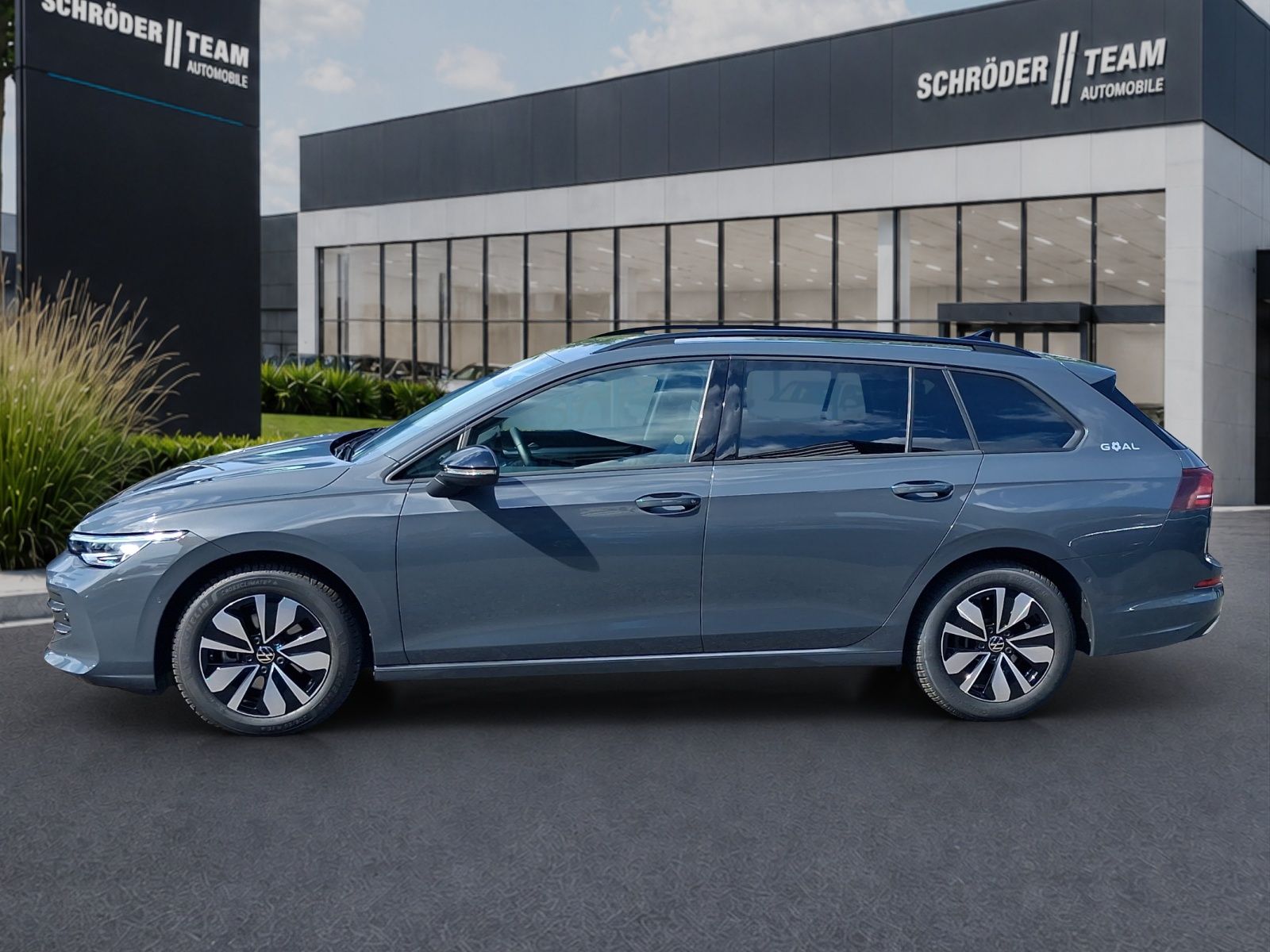 Volkswagen Golf VIII Variant 1.5 l eTSI DSG Life ACC SHZ RF foto 2