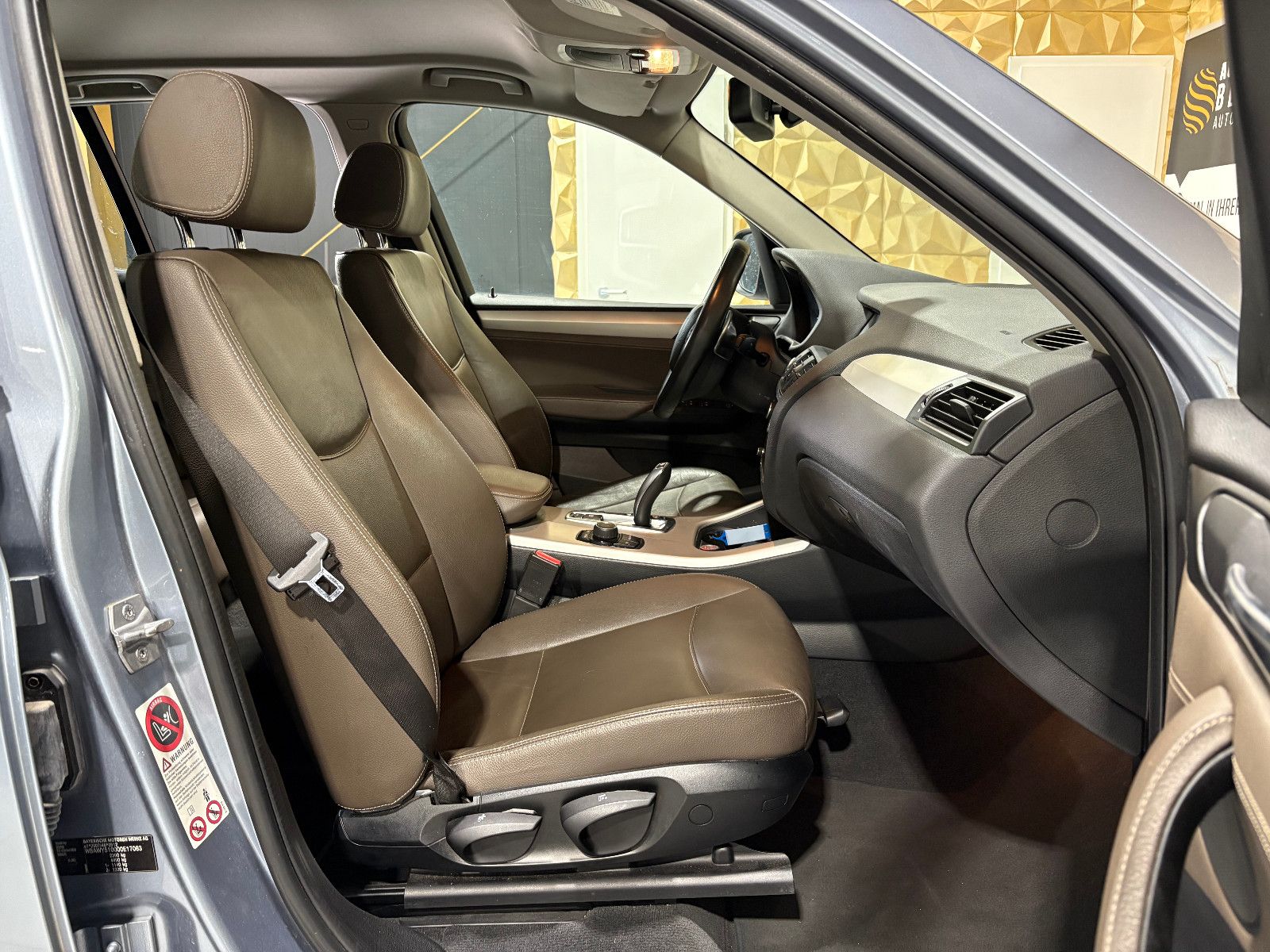 Fahrzeugabbildung BMW X3 xDrive 30 d/TEMPOMAT/SHZ/PDC/KLIMA/VOLLEDER
