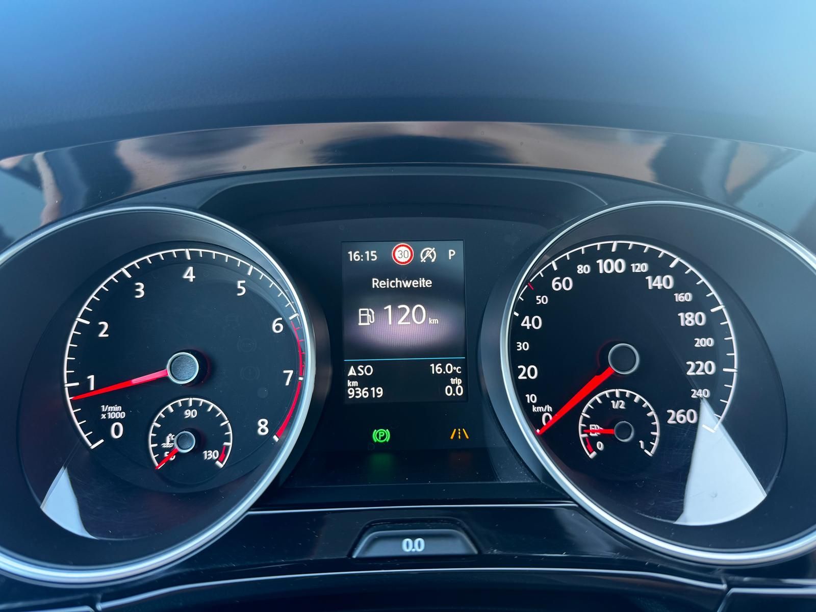 Fahrzeugabbildung Volkswagen Touran Highline 1.5 TSI EU6d-T OPF R-Line Pano