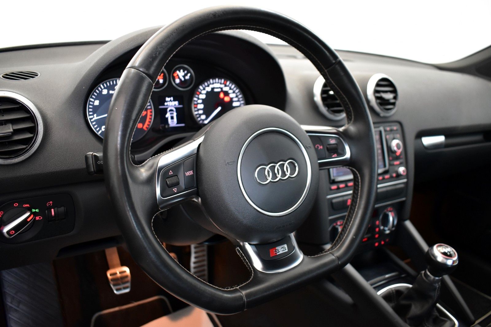 Fahrzeugabbildung Audi S3 2.0 TFSI quattro T.Leder,Navi,Xenon,SH,BOSE