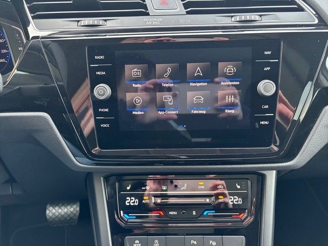 Fahrzeugabbildung Volkswagen Touran 1.5TSI DSG Highline 7-Sitz+STDHZ+AHK+PANO