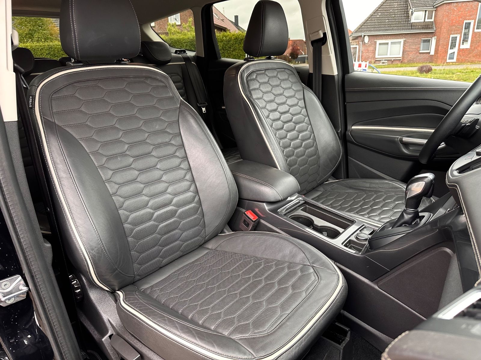 Fahrzeugabbildung Ford Kuga Vignale 2.0 TDCi 4x4 AHK/ACC/BiXenon/Keyfre