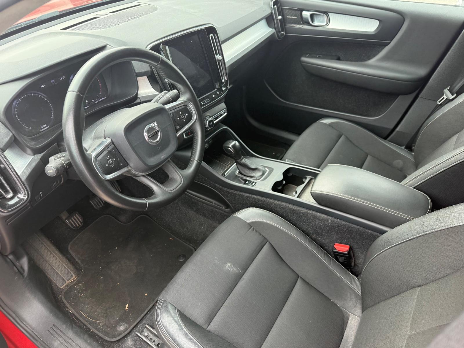 Volvo XC 40 XC40 Momentum 2WD+LED+USB+SITZHEIZUNG+BC+M