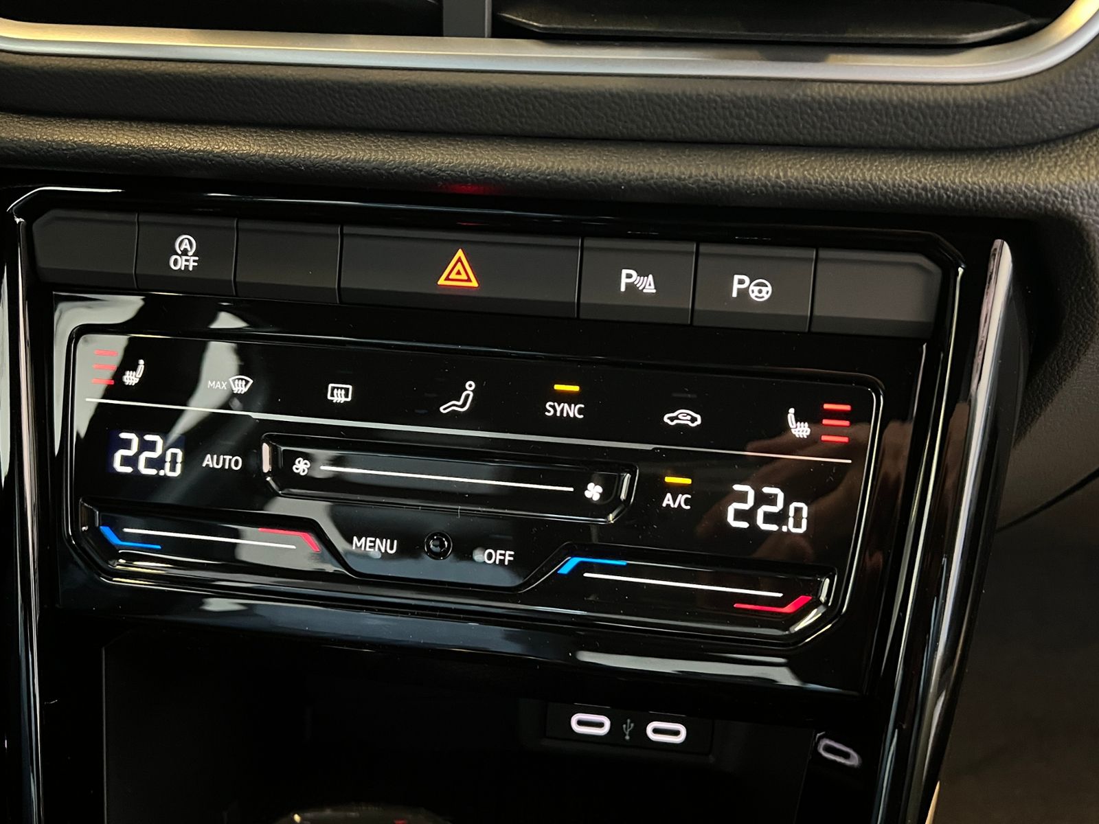Fahrzeugabbildung Volkswagen T-Roc R-Line 1.5 TSI DSG *LED, Easy Open, 18"-LM