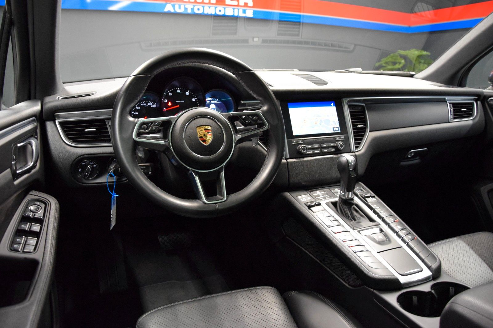 Fahrzeugabbildung Porsche Macan PDLS Leder Pano Memory PASM Kamera CarPlay