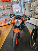 KTM 890 Duke GP - KTM 890 DUKE GP