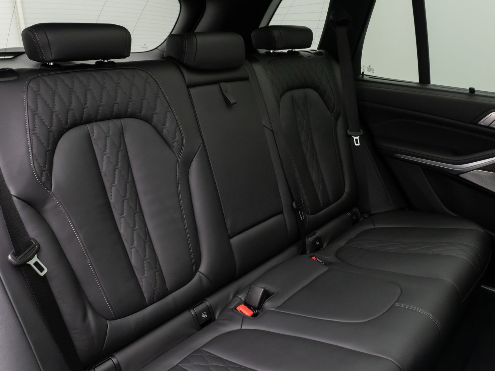 Fahrzeugabbildung BMW X5 M50i Panorama 360°Laser HUD DAB B&W Massage