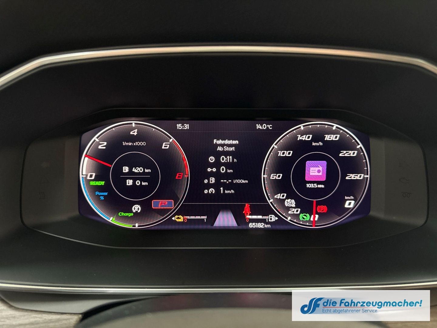 Fahrzeugabbildung SEAT Leon Sportstourer Xcellence e-HYBRID Navi Digita