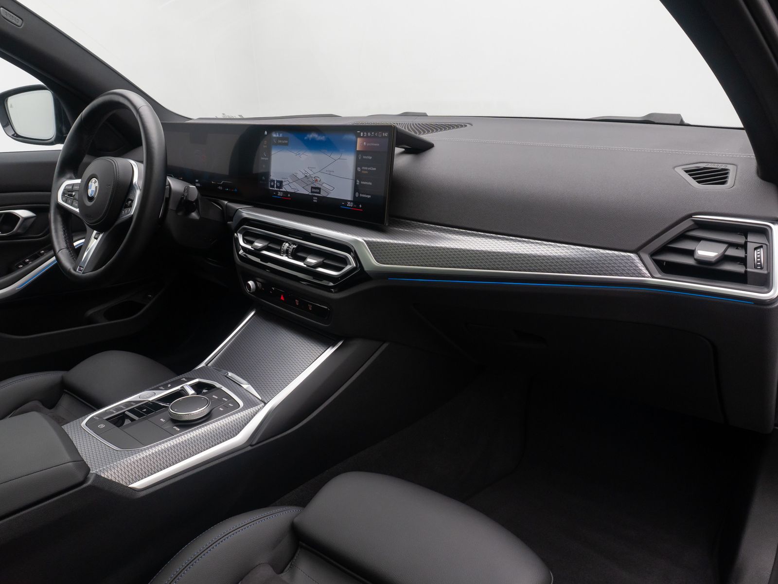 Fahrzeugabbildung BMW 330i M Sport HUD Panorama DAB HiFi AHK 19Zoll