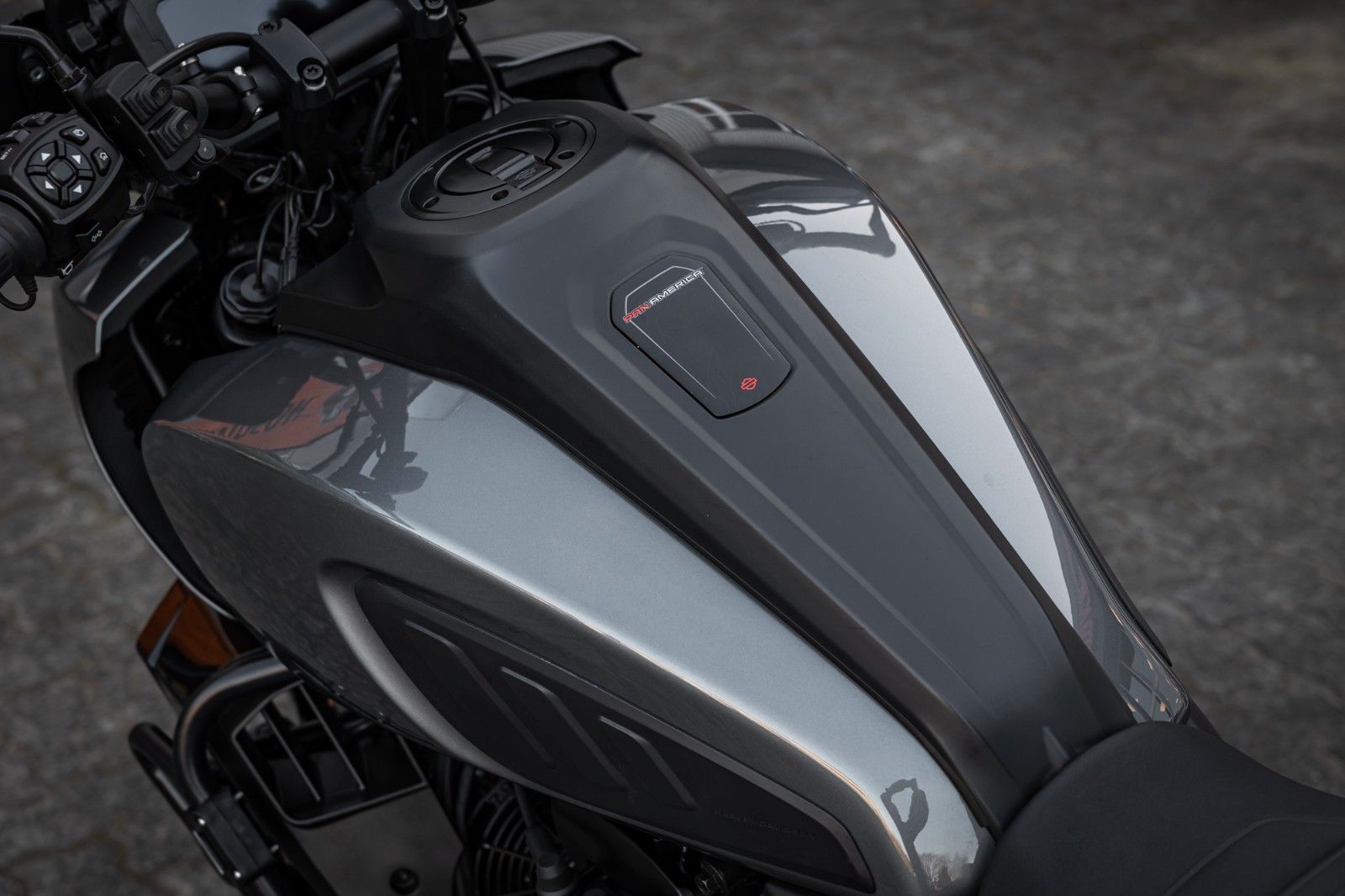 Fahrzeugabbildung Harley-Davidson RA1250S Pan America Special - JEKILL & HYDE -