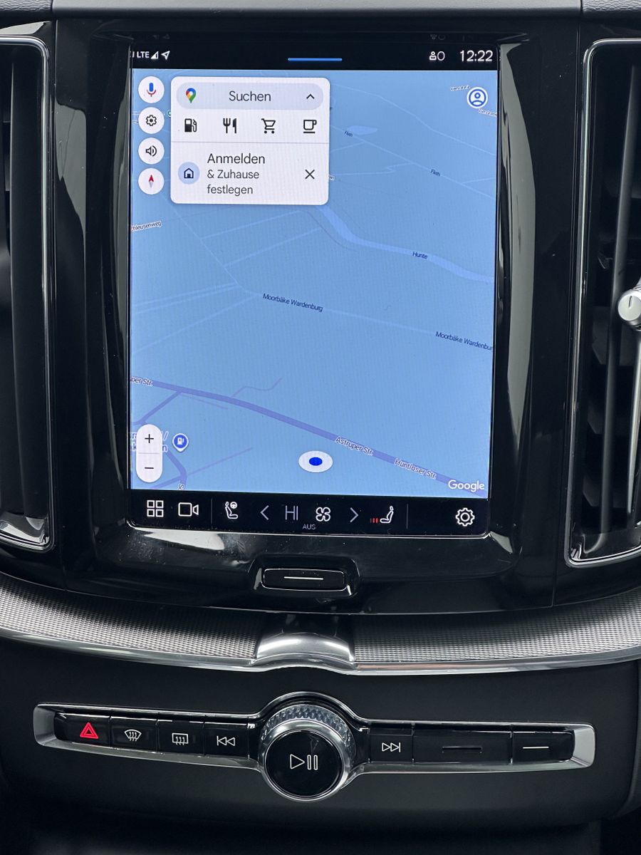 Fahrzeugabbildung Volvo XC60 B4 AWD Plus Dark NAV+LED+ACC+AHK+PANO+VCOCK