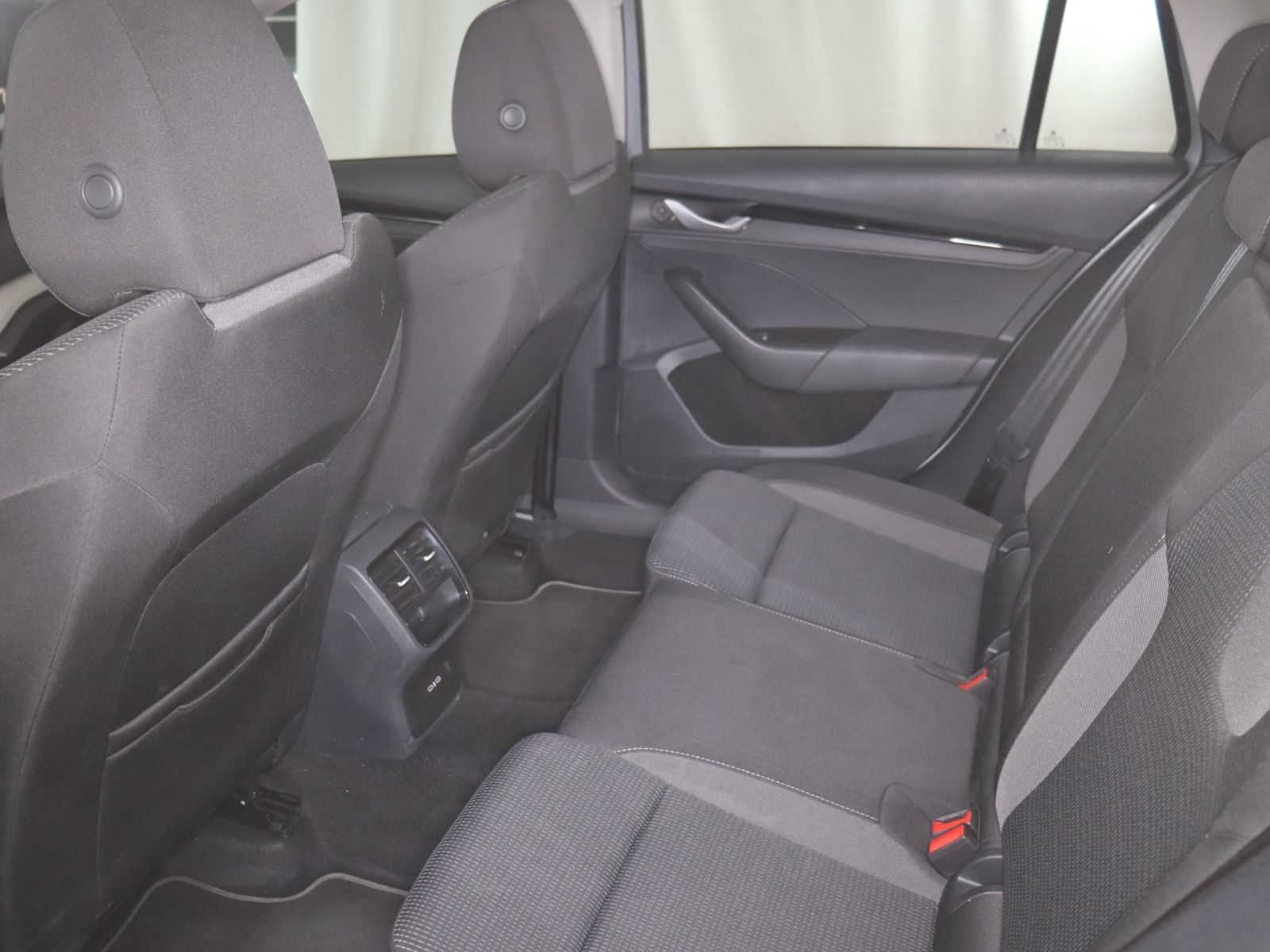 Skoda Octavia Combi Selection 2.0TDI 297,-ohne Anzahlu foto 9