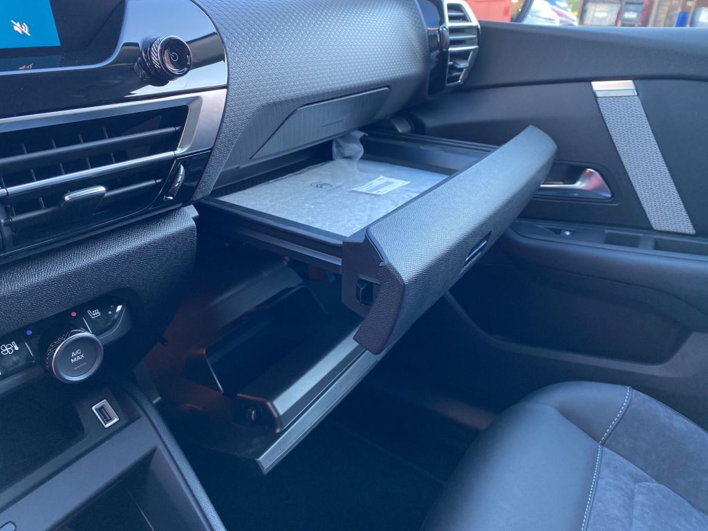 Fahrzeugabbildung Citroën C4 PureTech 130 S&S EAT8 MAX *Kälte-Paket*