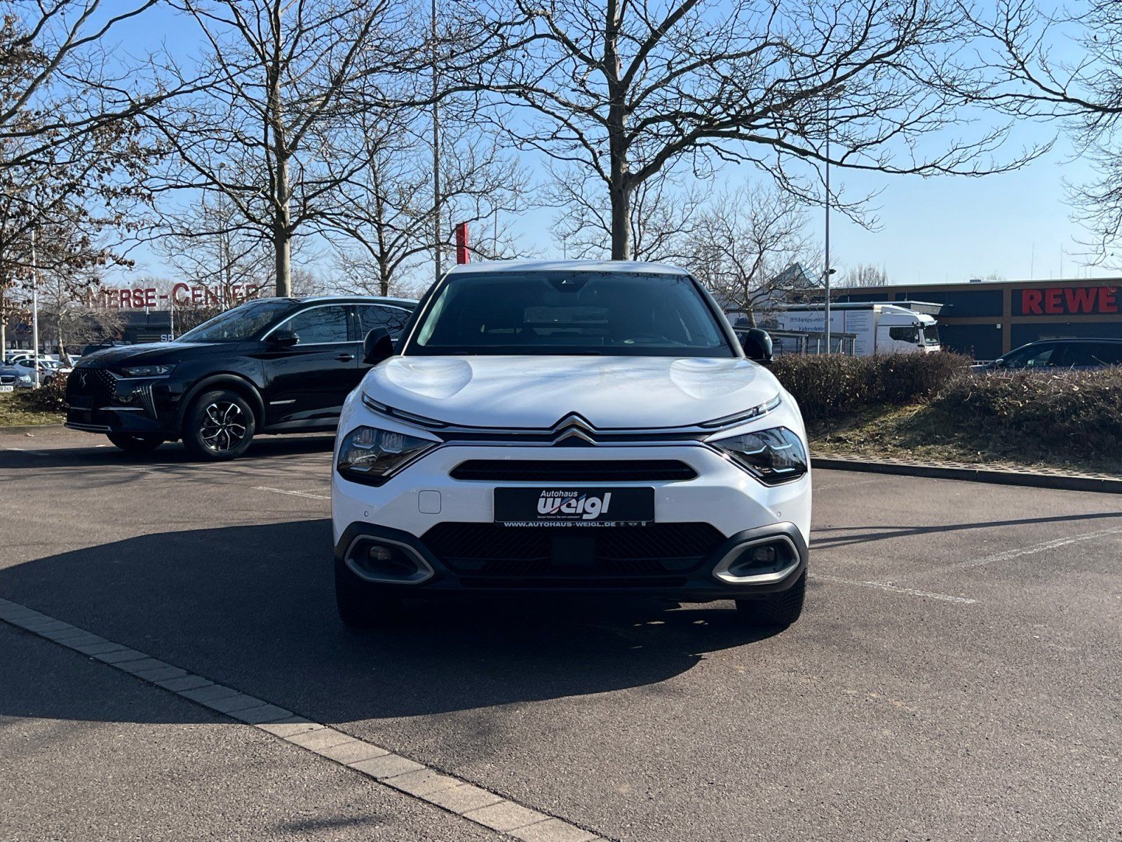 Fahrzeugabbildung Citroën C4 PureTech 130 Shine Kälte Paket Navi DAB Klima