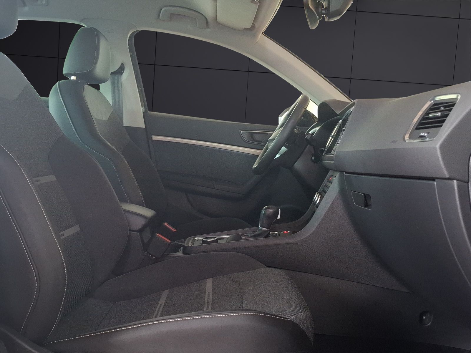 Fahrzeugabbildung SEAT Ateca TSI Xperience DSG LED AHK Navi AID ACC RFK