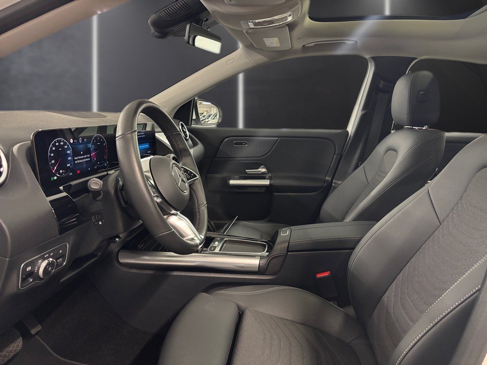 Fahrzeugabbildung Mercedes-Benz GLA 200 Progressive*Pano*STDHZG*Distro*360°*Totw