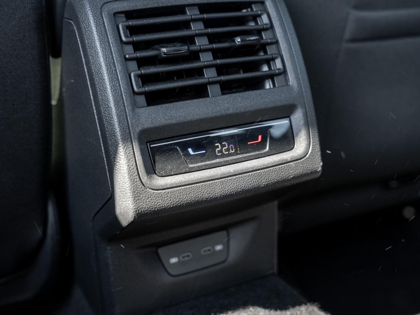 Volkswagen Golf VAR. VIII LIFE 2.0 TDI DSG Pano IQLight AHK, миниатюра 9