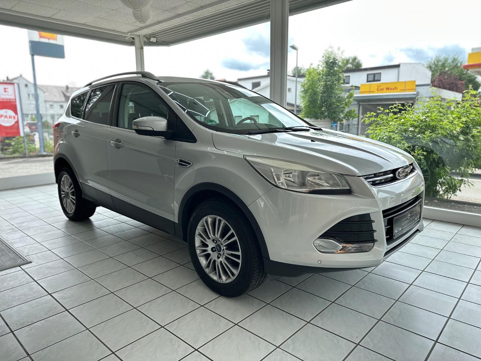 Ford Kuga Titanium 4X4 Scheckheft Panorama LEDER NAVI