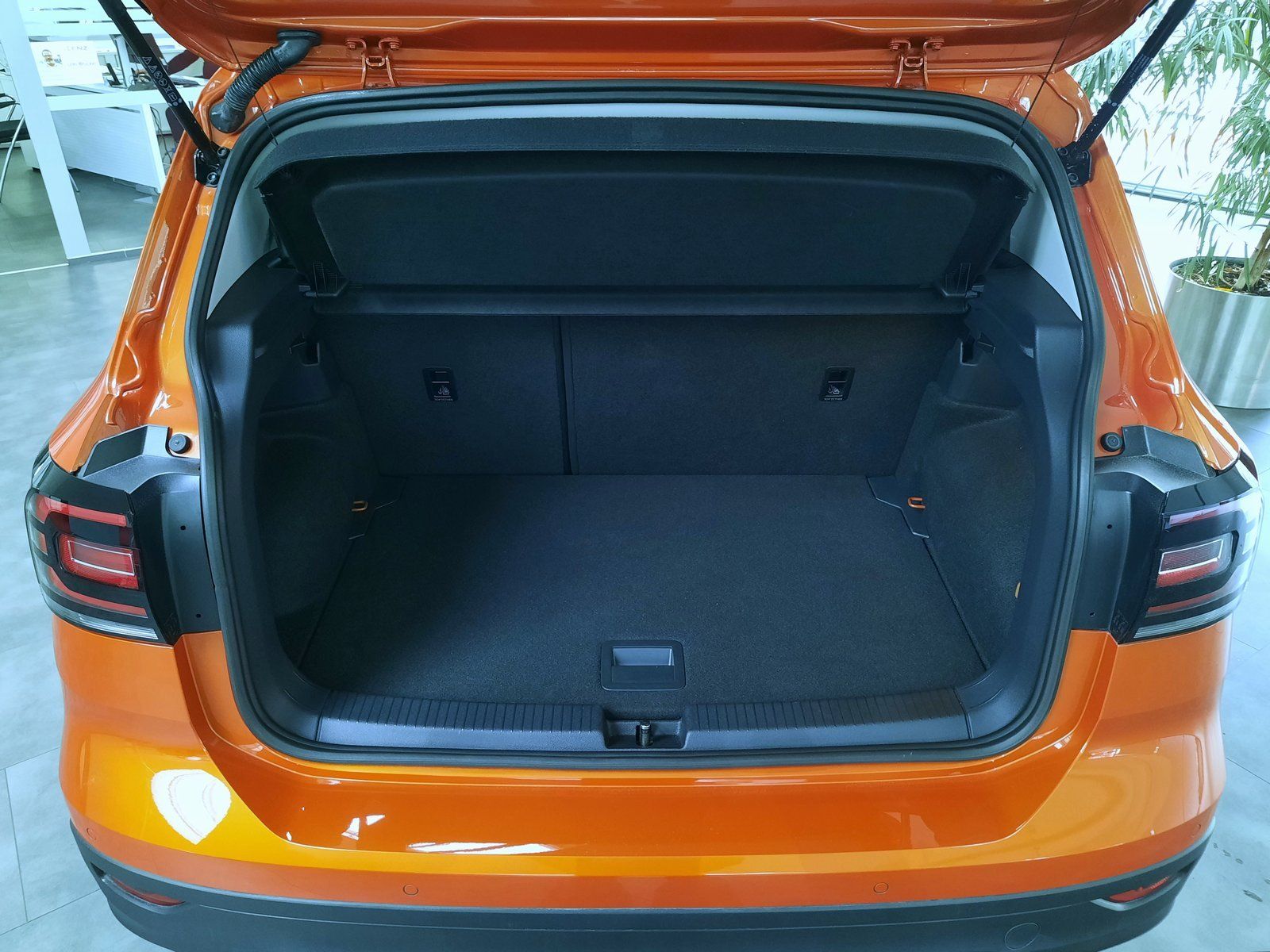 Fahrzeugabbildung Volkswagen T-Cross Move TSI *Navi*Einparkh*Sitzhzg*App-Conn