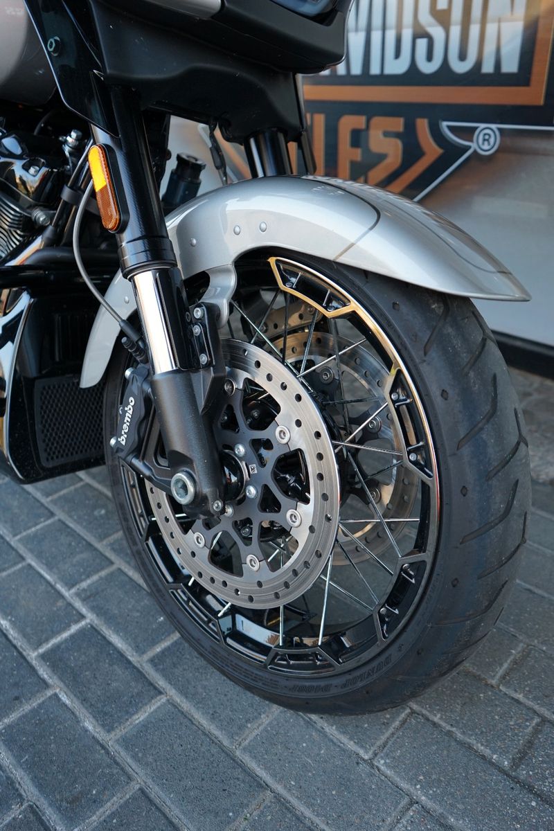 Fahrzeugabbildung Harley-Davidson Street Glide CVO 121cui