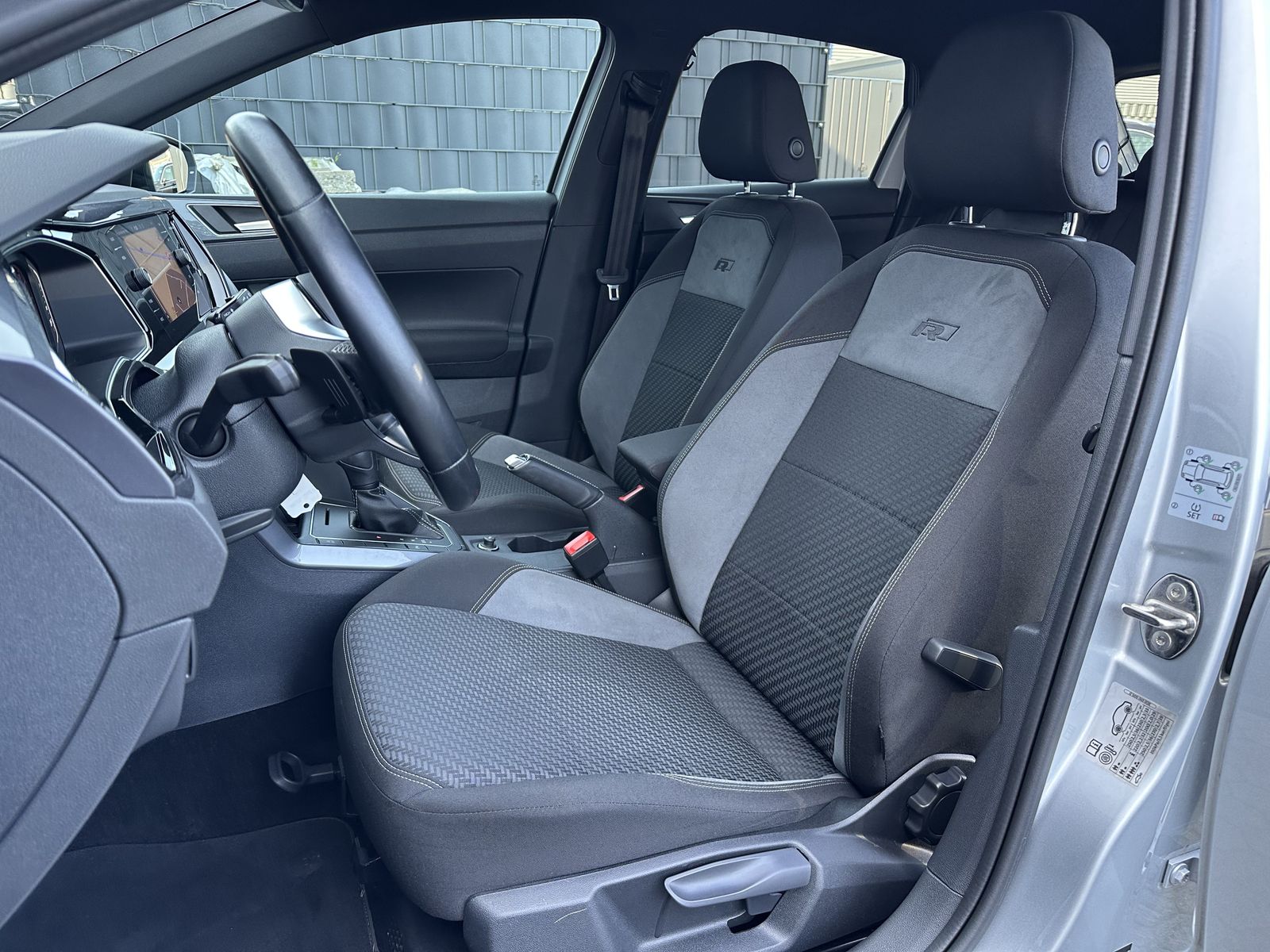 Fahrzeugabbildung Volkswagen Polo 1.0 TSI DSG R-Line NAV+LED+DIGDISPLAY+BEATS