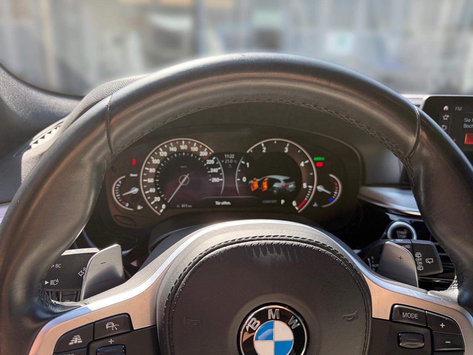 BMW 520d M SPORTPAKET+PANORAMA+AHK+MASSAGE+NIGHT VIS