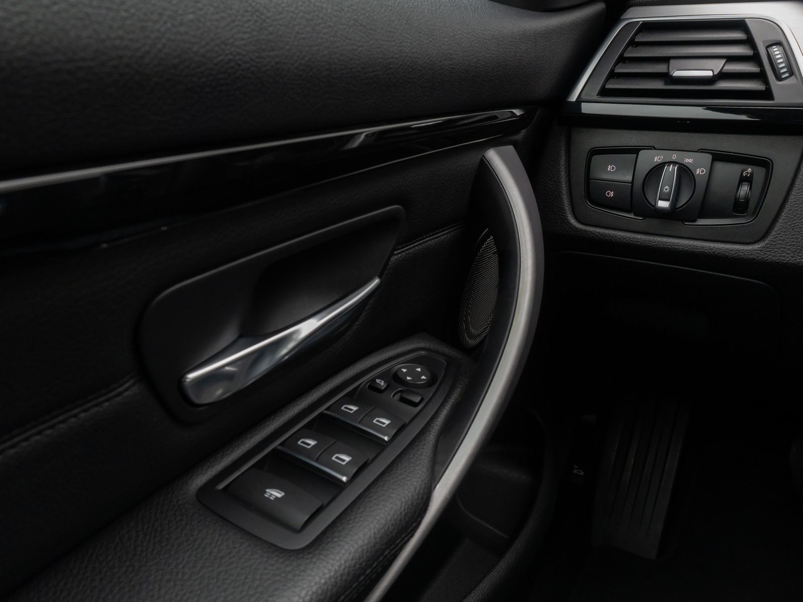 Fahrzeugabbildung BMW 420i Cabrio Sport Line DAB NaviPro Alarm Memory