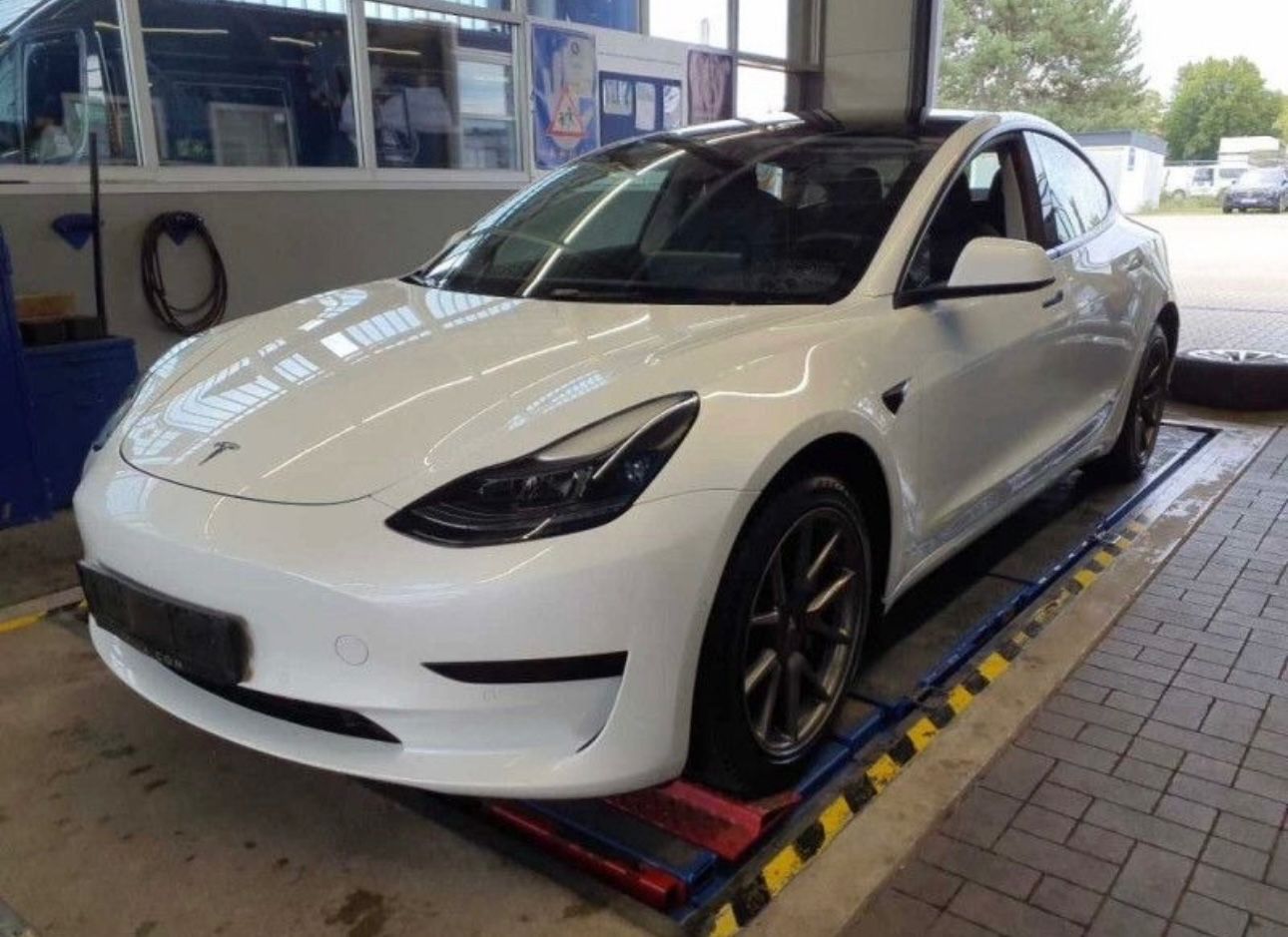 Tesla Model 3 Basis RWD