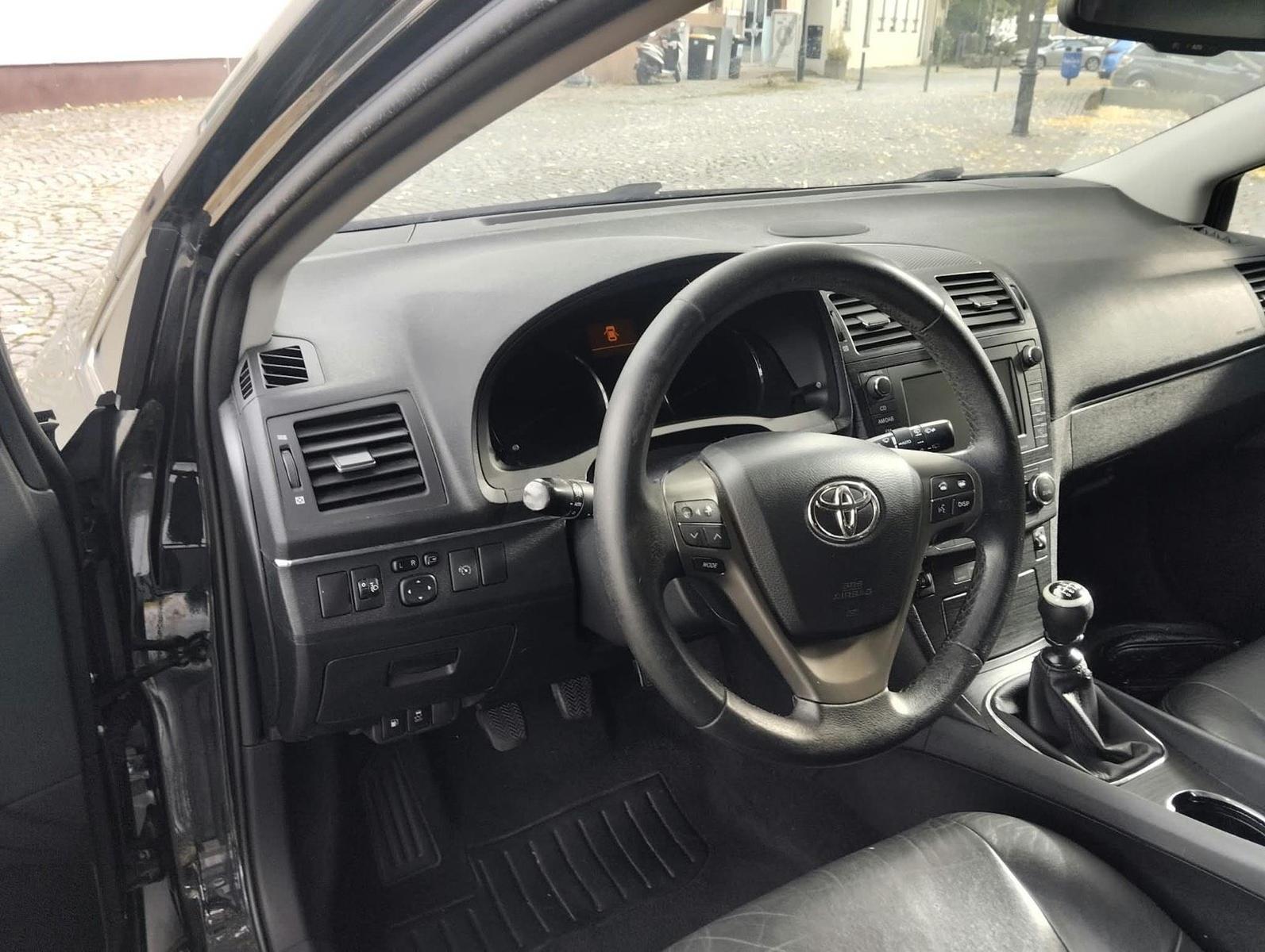 Toyota Avensis 2011 — photo 6
