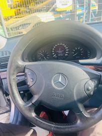Mercedes E 200 - 12