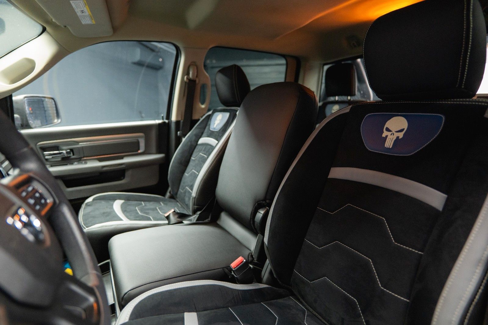 Fahrzeugabbildung Dodge RAM 5.7 V8 HEMI 4x4 OFFROAD Night Edition *19%*