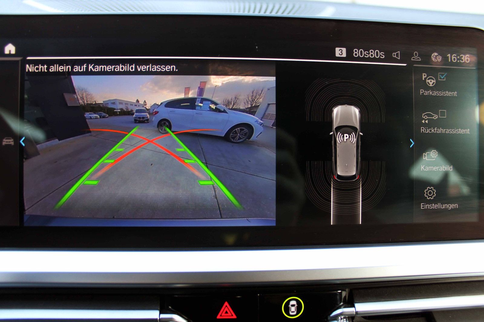 Fahrzeugabbildung BMW 320e Touring Sport-Line LED PANO ACC SHZ CarPlay