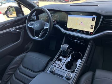 Volkswagen Touareg - 11