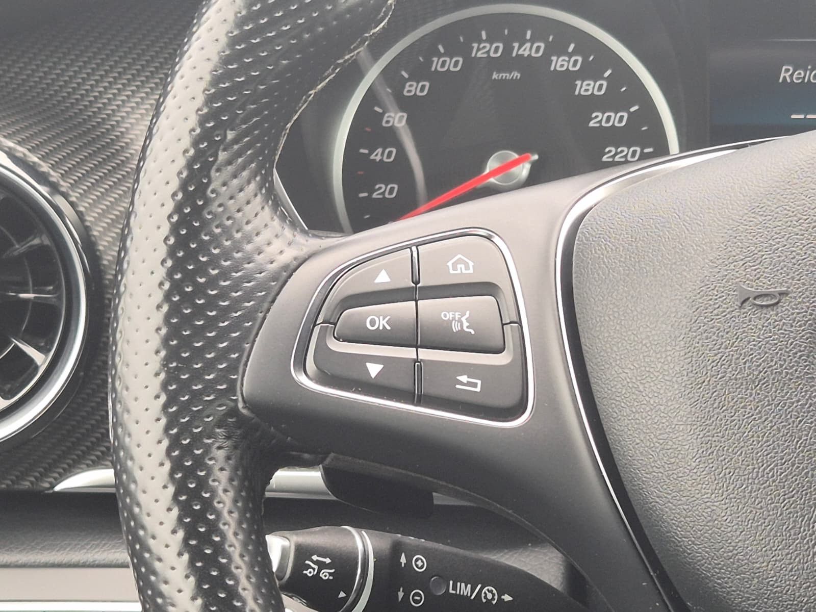 Fahrzeugabbildung Mercedes-Benz V 300 d 4MATIC lang AMG PANO*Mittelkonsole*AHK