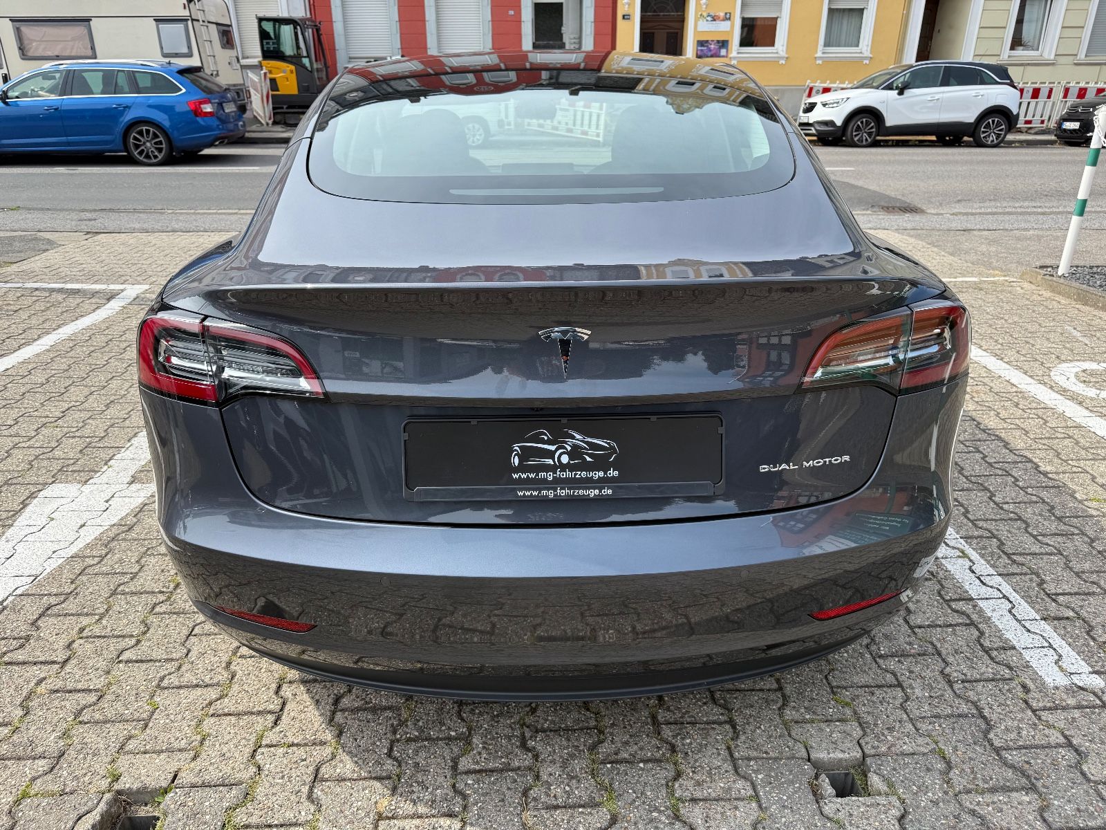 Fahrzeugabbildung Tesla Model 3 Long Range Dual AWD FACELIFT 1-HAND TOP