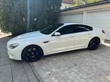 BMW M6 LCI, LED, HuD, Softclose, Carbon, 360* Kamera - BMW M6: Weiß