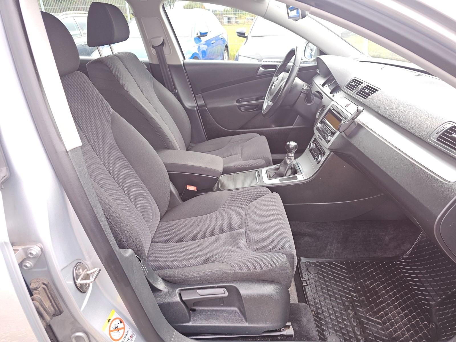 Volkswagen Passat 2010 — photo 16