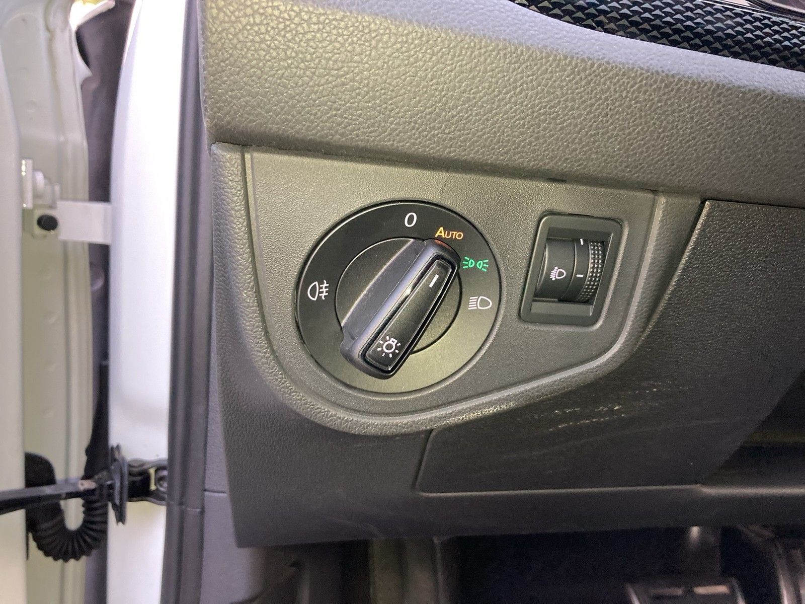 Fahrzeugabbildung Volkswagen Polo TSI Active DSG LED Navi ACC PDC SH