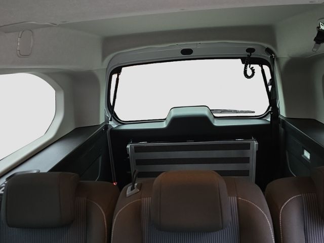 Fahrzeugabbildung Opel Combo Life XL Rollstuhlrampe behindertengerecht