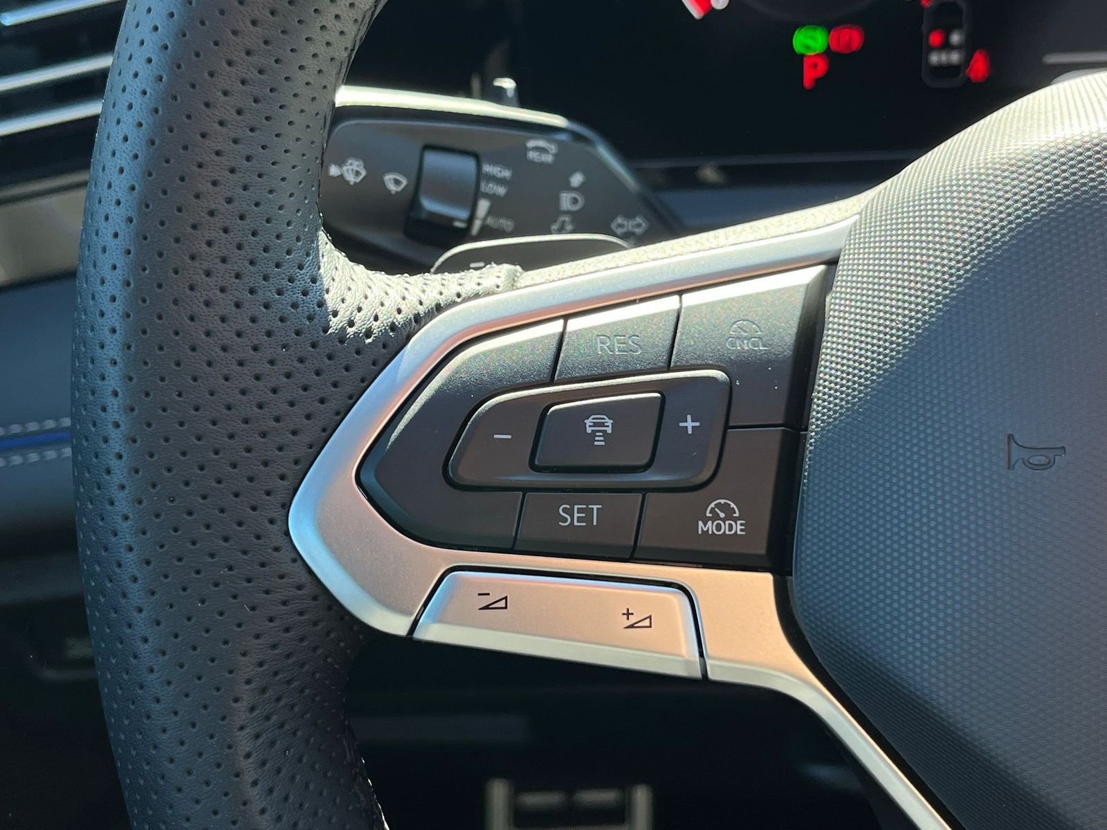 Image du véhicule Volkswagen Tiguan 2.0 TDI 4M R-Line PANO*H&amp;K*AHK*MATRIX*20".