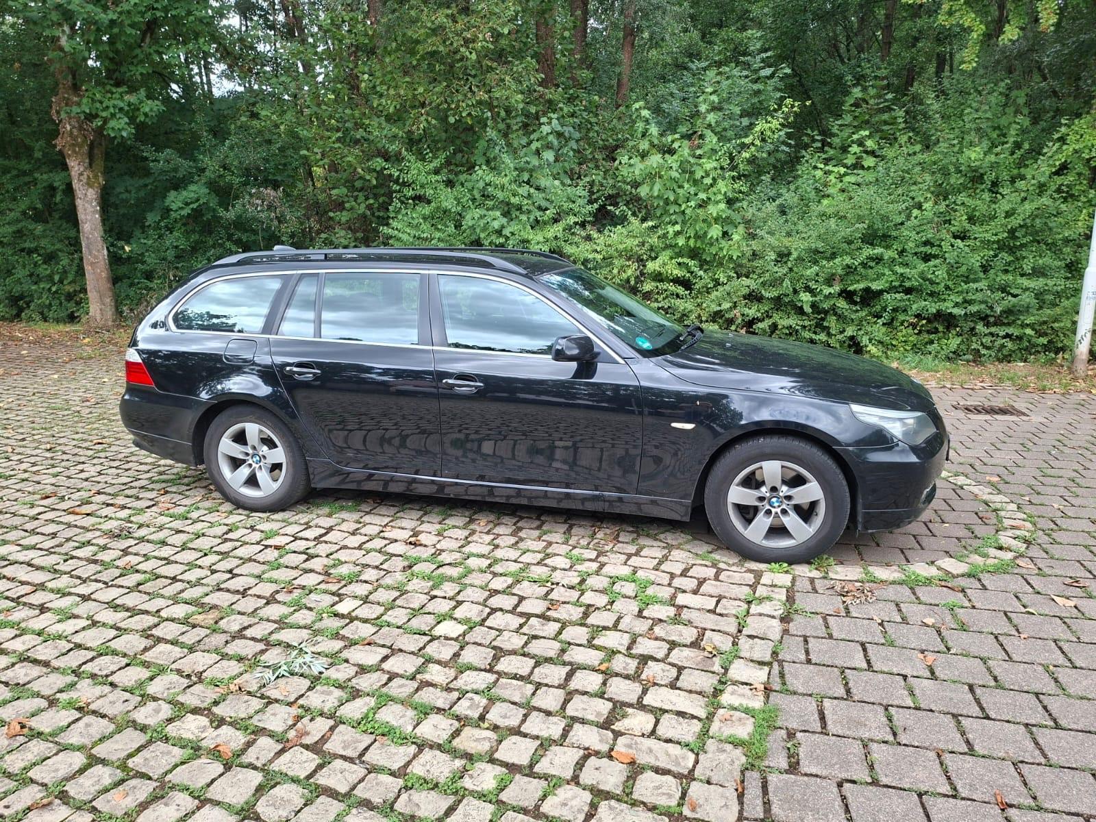 BMW 520 2009 — rear view