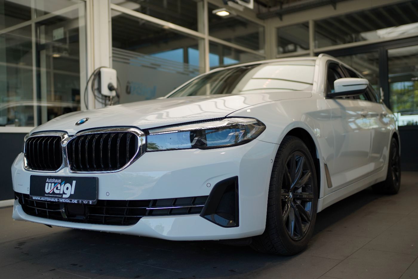 Fahrzeugabbildung BMW 530d xDrive +ParkingAssist+AHK+HarmanKardonSyste