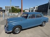 Mercedes-Benz 220 S - Rotes Leder - blaue Mercedes-Benz 220