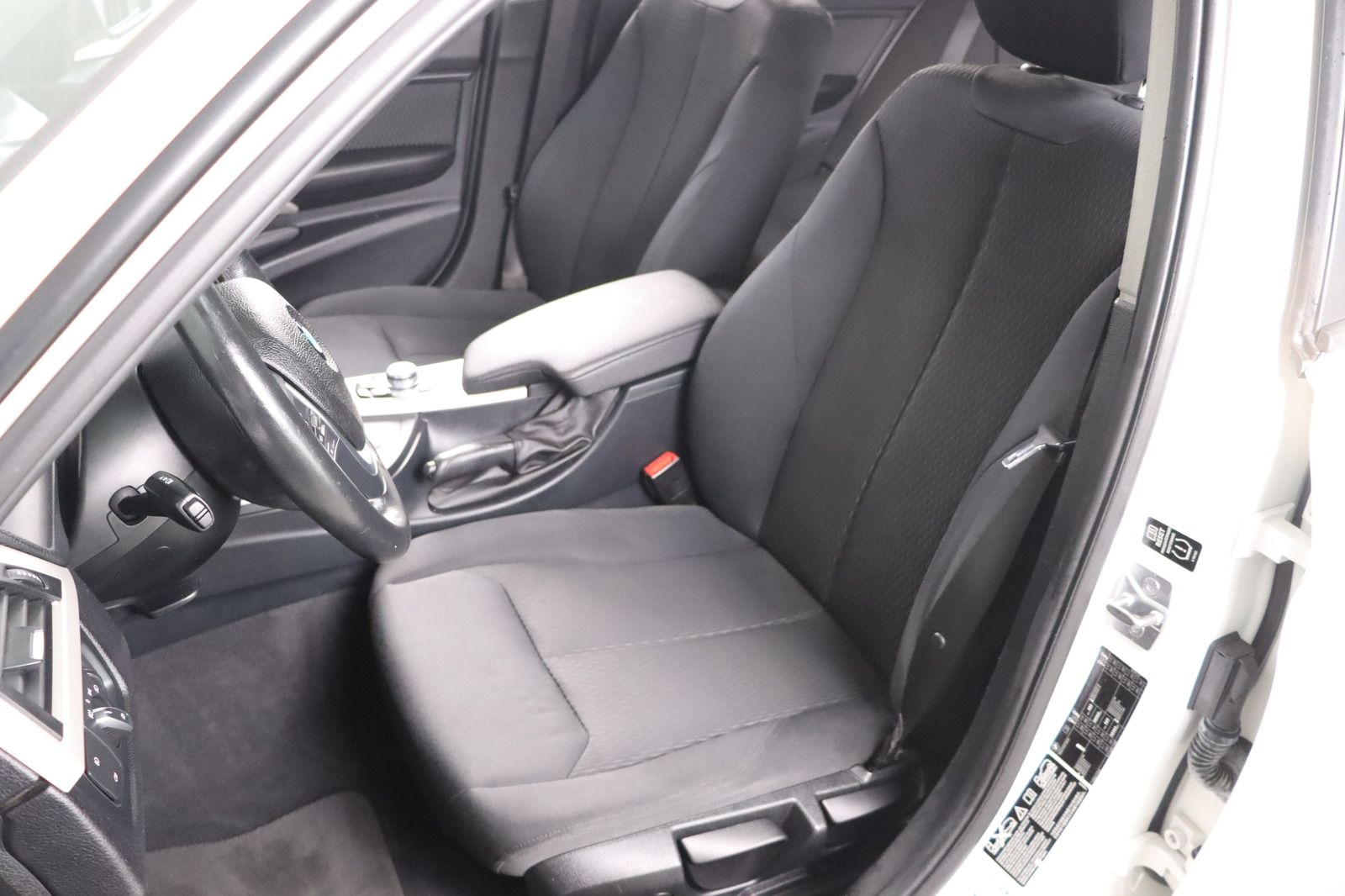 Fahrzeugabbildung BMW 320 i Touring xDrive * Bi- Xenon * Navi