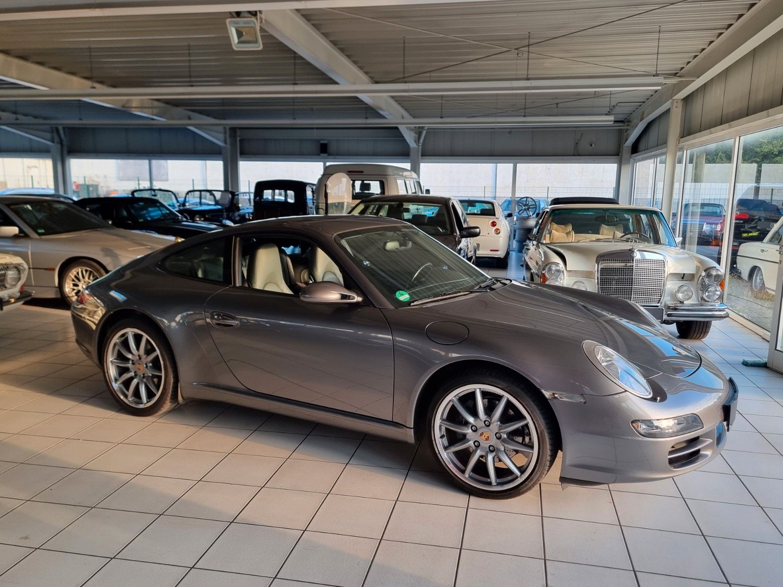 Fahrzeugabbildung Porsche 997 Carrera/Dt./Historie/Meteor Grau/Top