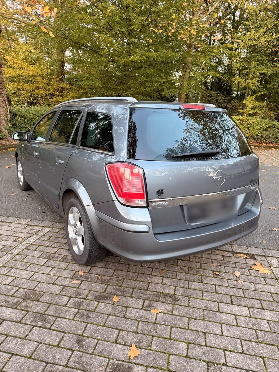 Opel Astra 2006 — engine 105 HP (77kW)