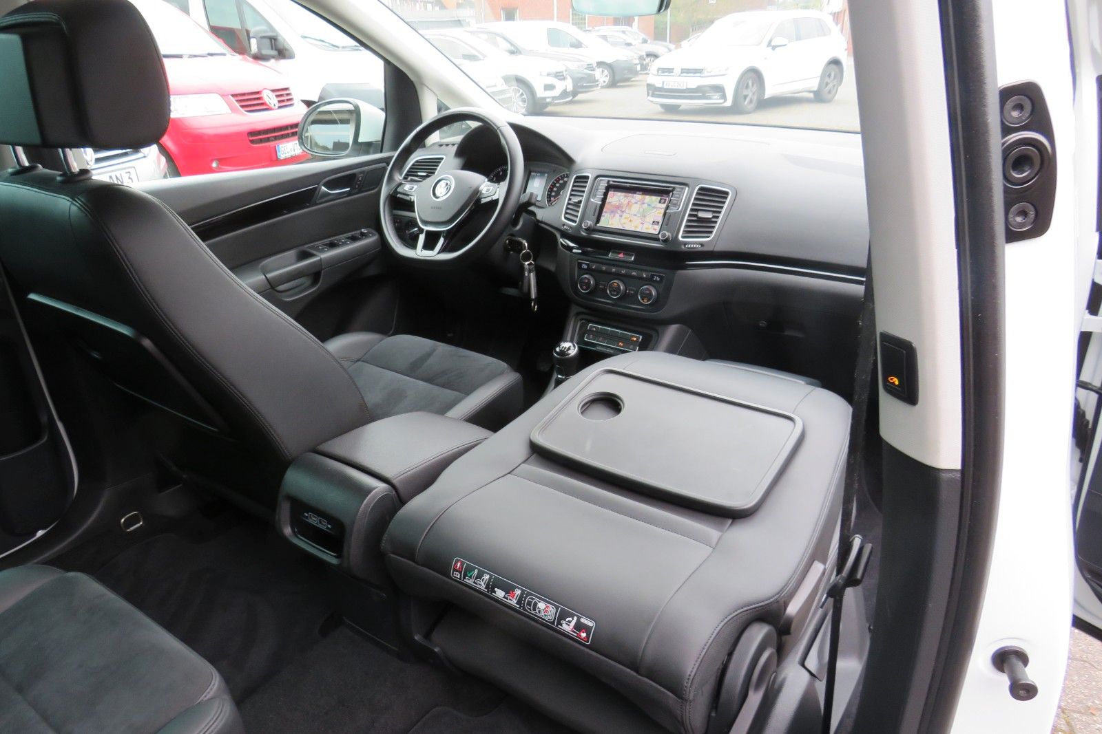 Fahrzeugabbildung Volkswagen Sharan Highline 7-SITZE AHK NAVI ACC 1.HAND