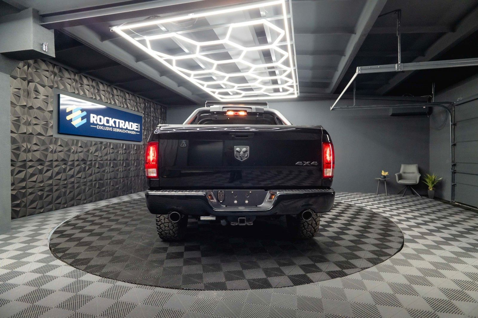 Fahrzeugabbildung Dodge RAM 5.7 V8 HEMI 4x4 OFFROAD Night-Paket *LED*AHK