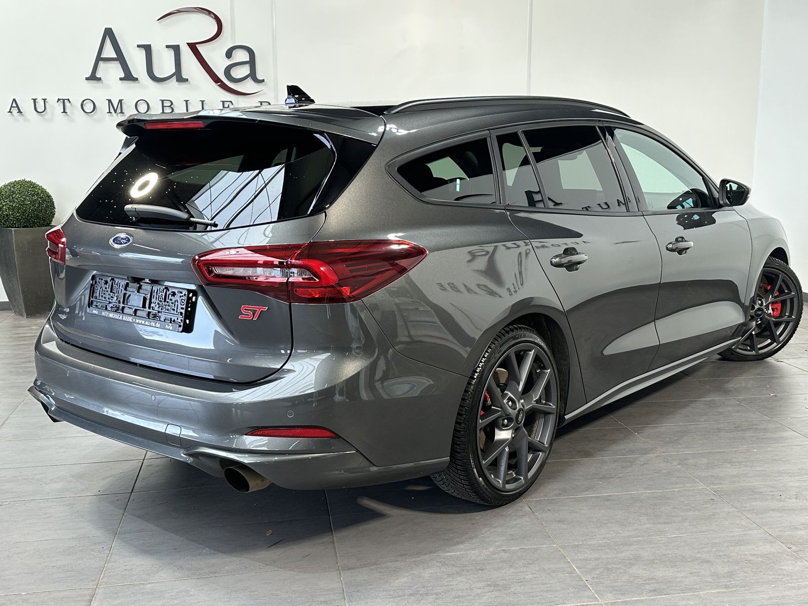 Fahrzeugabbildung Ford Focus Turnier 2.3 EB ST X NAV+LED+AHK+PANO+HUD